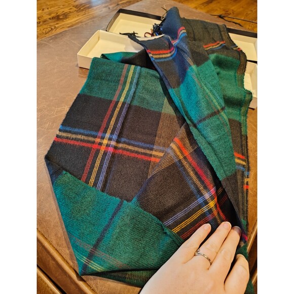 Garfinckel's Scarf - Picture 4 of 5